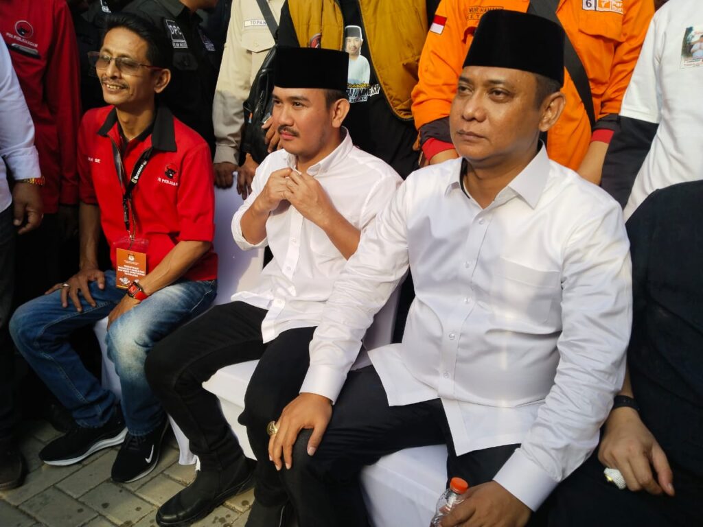 Antusiasme Warga Bekasi Sambut Pendaftaran Bacalon Bupati Ade Kuswara Kunang dan dr. Asep Surya Atmaja ke KPUD