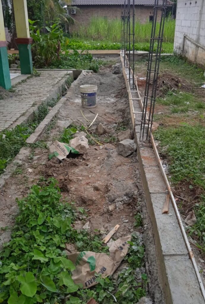 Diduga Ingin Untung Besar, Proyek Pemagaran SDN 03 Bantarjaya Gunakan Pondasi Lama