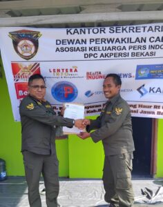 Ketua DPD Akpersi Jawa Barat, Budiyanto Baday, Resmi Melantik Ahmad Syarifudin Sebagai Ketua DPC Akpersi Kabupaten Bekasi.