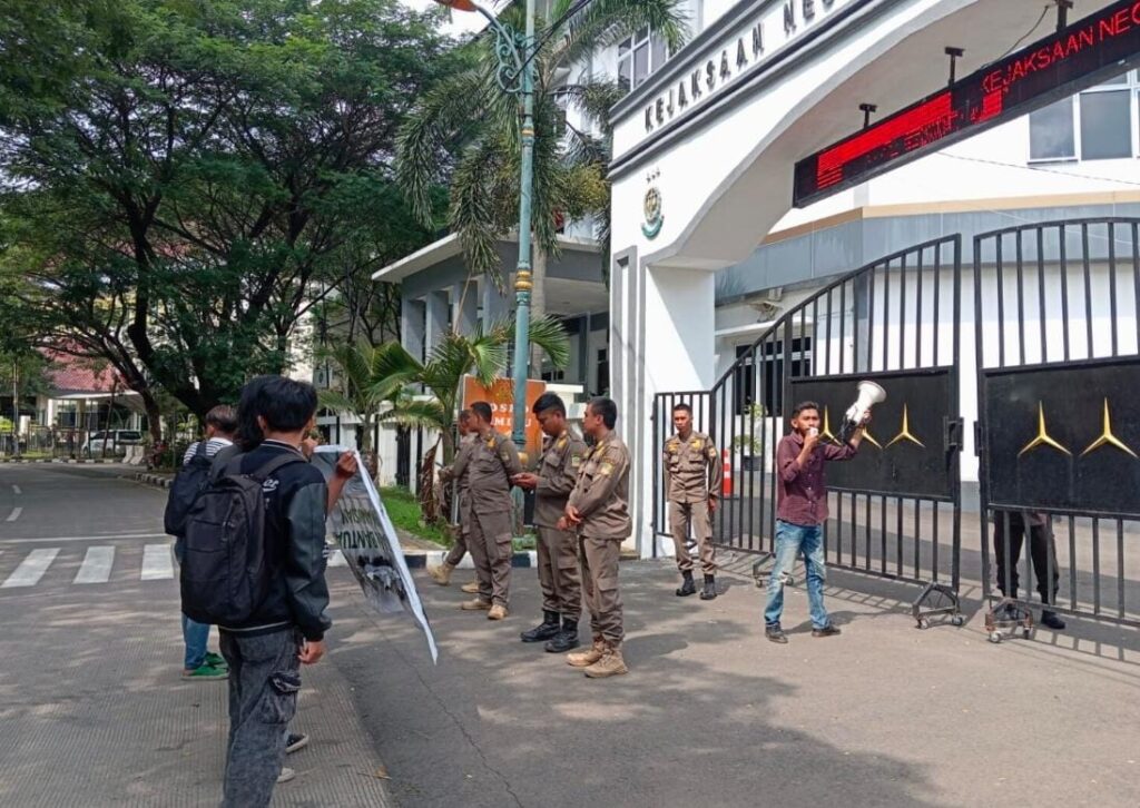 Proyek Jembatan Muaragembong: Anggaran Selangit, Dugaan Korupsi Menggantung, Mahasiswa Geruduk Kejari Bekasi!