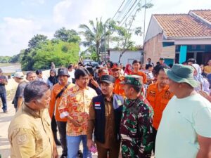 Bupati Bekasi Ade Kuswara Kunang Tinjau Lokasi Korban Banjir Dikecamatan Cikarang Timur