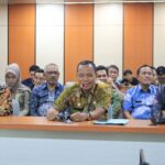 Kepala BKPSDM Kabupaten Bekasi, Endin Samsudin, menghadiri rapat gabungan Komisi bersama perangkat daerah terkait pelantikan PPPK Tahun 2024 Tahap 1 di Gedung DPRD Kabupaten Bekasi, Kamis (13/3/2025).