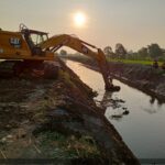 Proses Normalisasi Sungai di Kabupaten Bekasi.