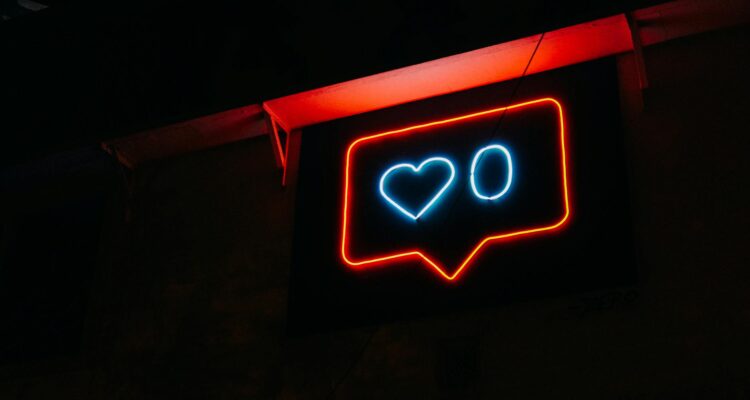 Fitur baru instagram terbaru memungkinkan pengguna untuk membuat konten yang lebih interaktif dan menarik dengan berbagai pilihan filter, stiker, dan efek visual.