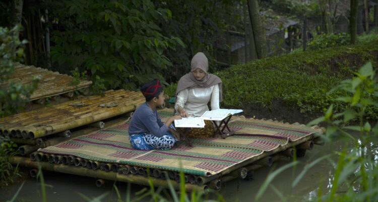 Peta interaktif menunjukkan cuaca ekstrem terbaru di Indonesia, termasuk banjir, tanah longsor, dan badai tropis.