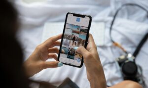 Foto influencer Indonesia terbaru dengan gaya dan penampilan yang stylish serta inspiratif menjadi sorotan publik saat ini