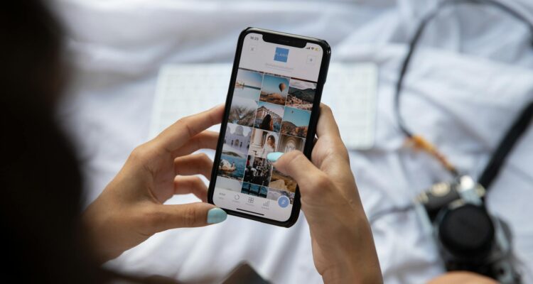 Foto influencer Indonesia terbaru dengan gaya dan penampilan yang stylish serta inspiratif menjadi sorotan publik saat ini