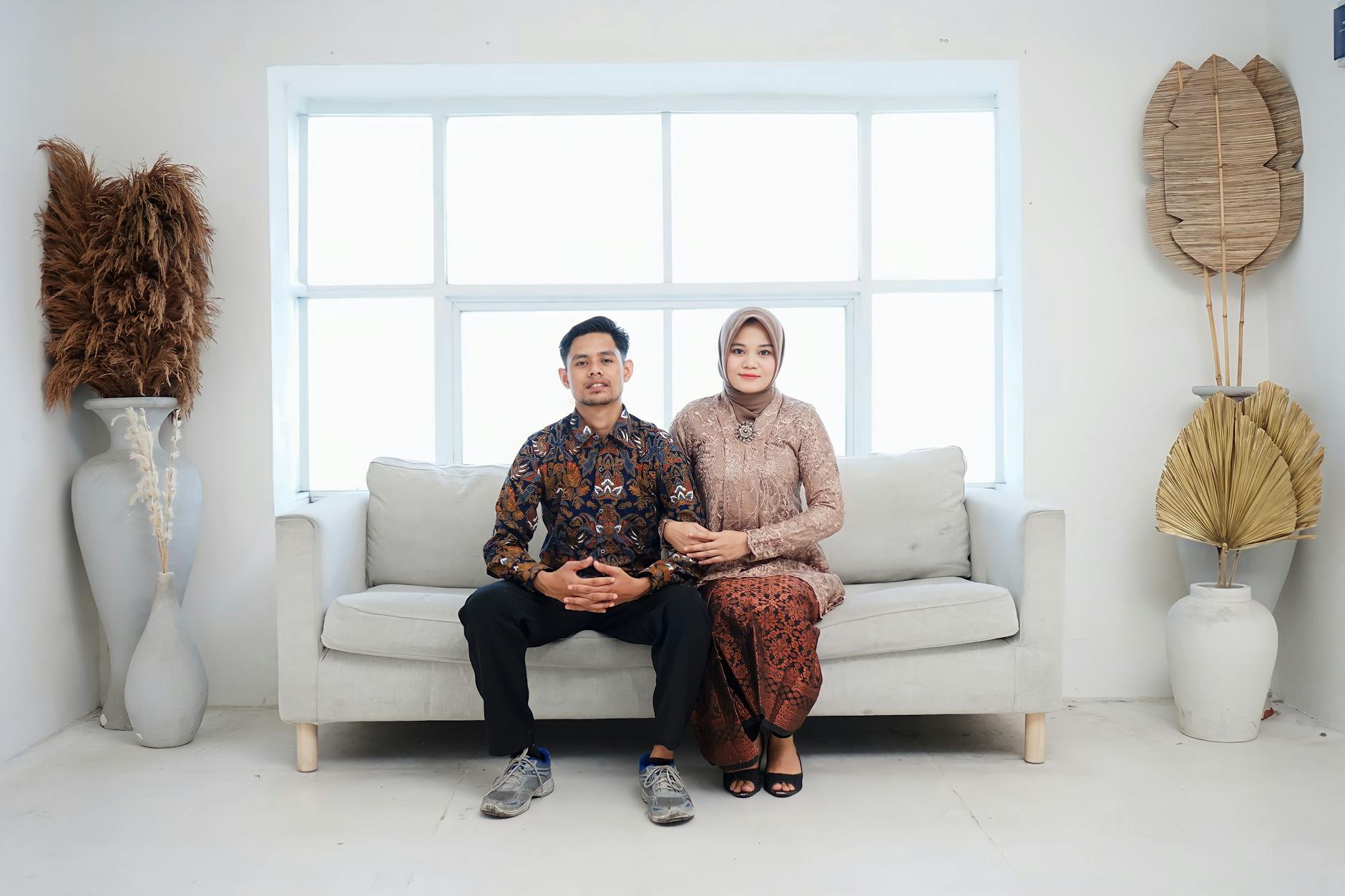 Foto artis terkenal dalam berita hari ini menampilkan wajah cantik dan gaya terbaru mereka