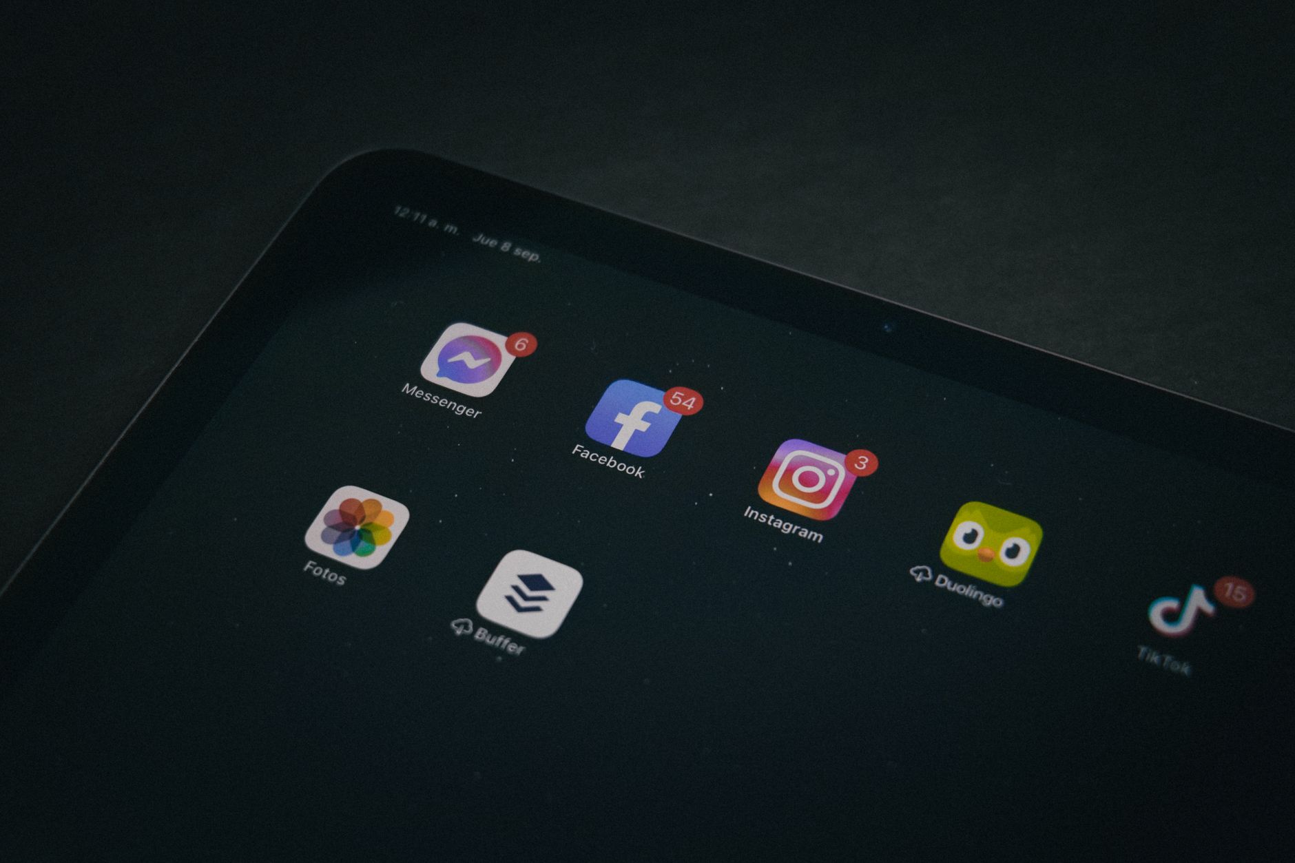 Screenshot tren video TikTok viral hari ini dengan musik populer dan tarian kreatif