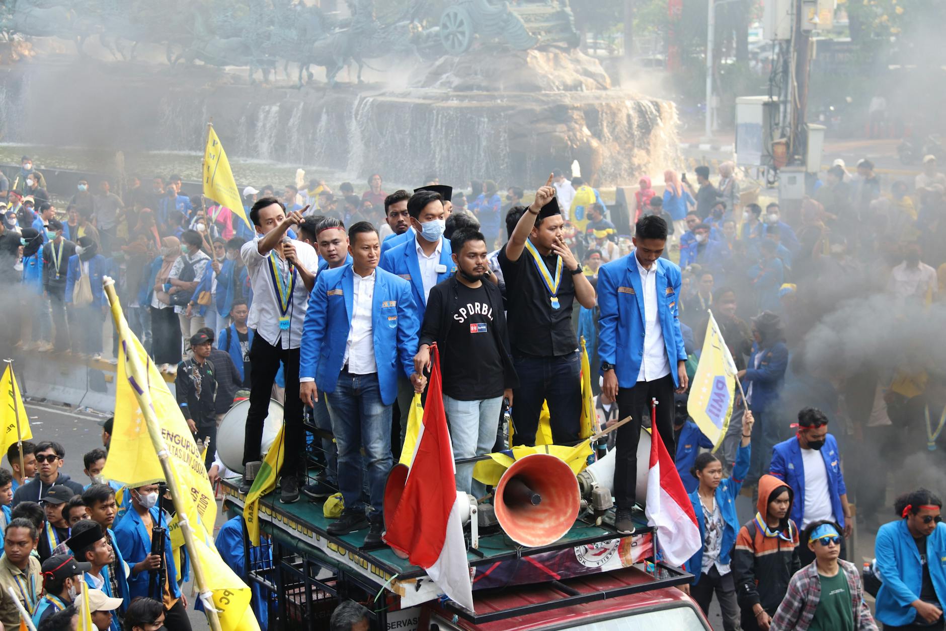 Berita terbaru DPR hari ini menampilkan agenda, keputusan, dan diskusi parlemen Indonesia.
