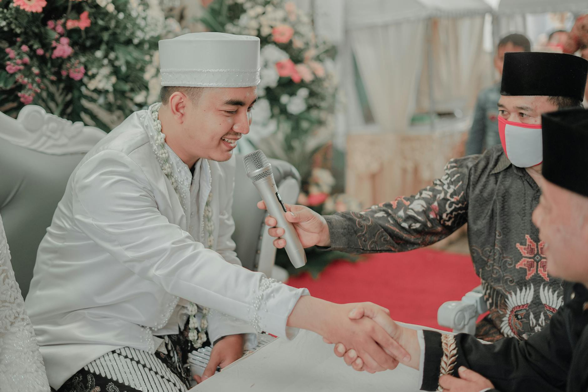 Gambar berita heboh terbaru menampilkan headline viral dan foto dinamis yang memikat.