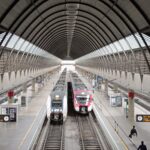 Ilustrasi tren digital 2026 menampilkan AI, metaverse, dan keamanan siber dalam grafik futuristik