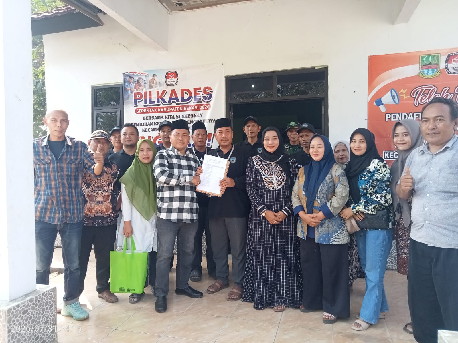 Diantar Ratusan Pendukung, Riky Rucdiana Sudrajat Resmi Daftar sebagai Bakal Calon Kepala Desa Lenggahjaya