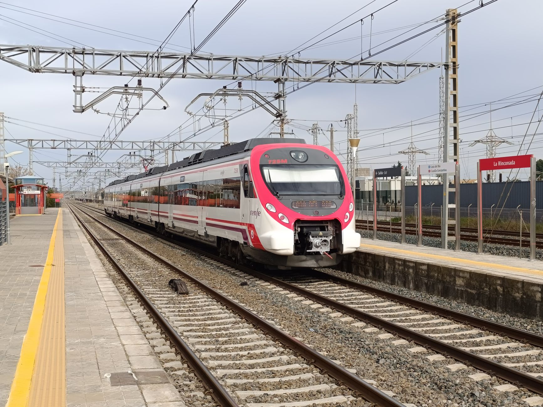 Ilustrasi tren digital 2026: AI, metaverse, 5G, dan keamanan siber mengubah cara hidup.
