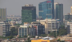kondisi-ekonomi-indonesia-terbaru-fakta-mengejutkan-32327756 Grafik menunjukkan tren pertumbuhan ekonomi Indonesia 2024 dengan inflasi menurun dan investasi meningkat