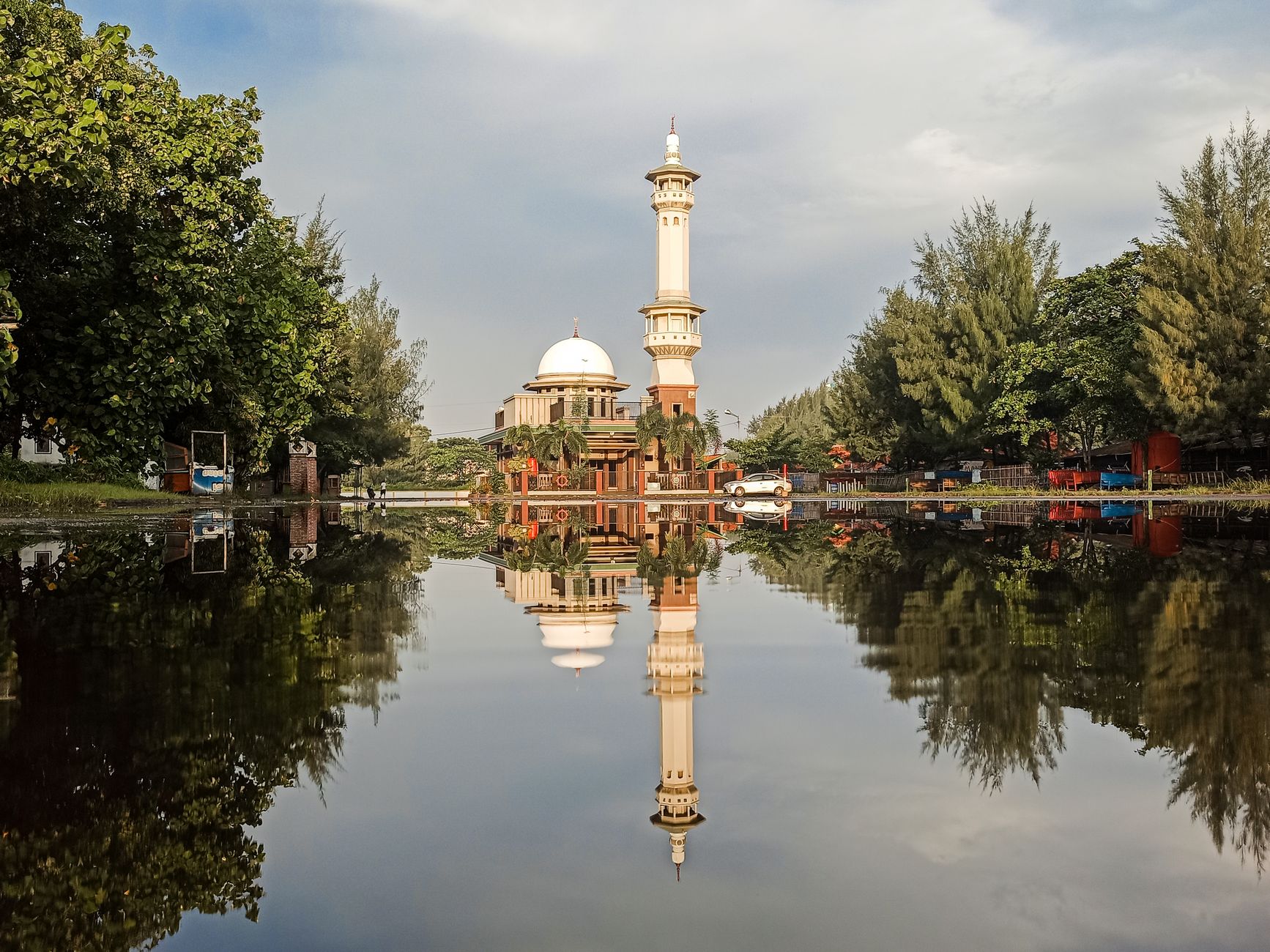 Potensi wisata dan industri kota Karawang yang maju dan berkembang pesat.