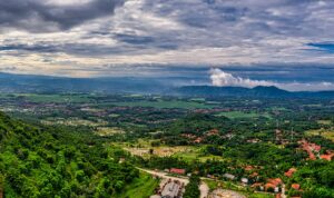 Purwakarta kota wisata alam dengan danau dan pegunungan yang memesona